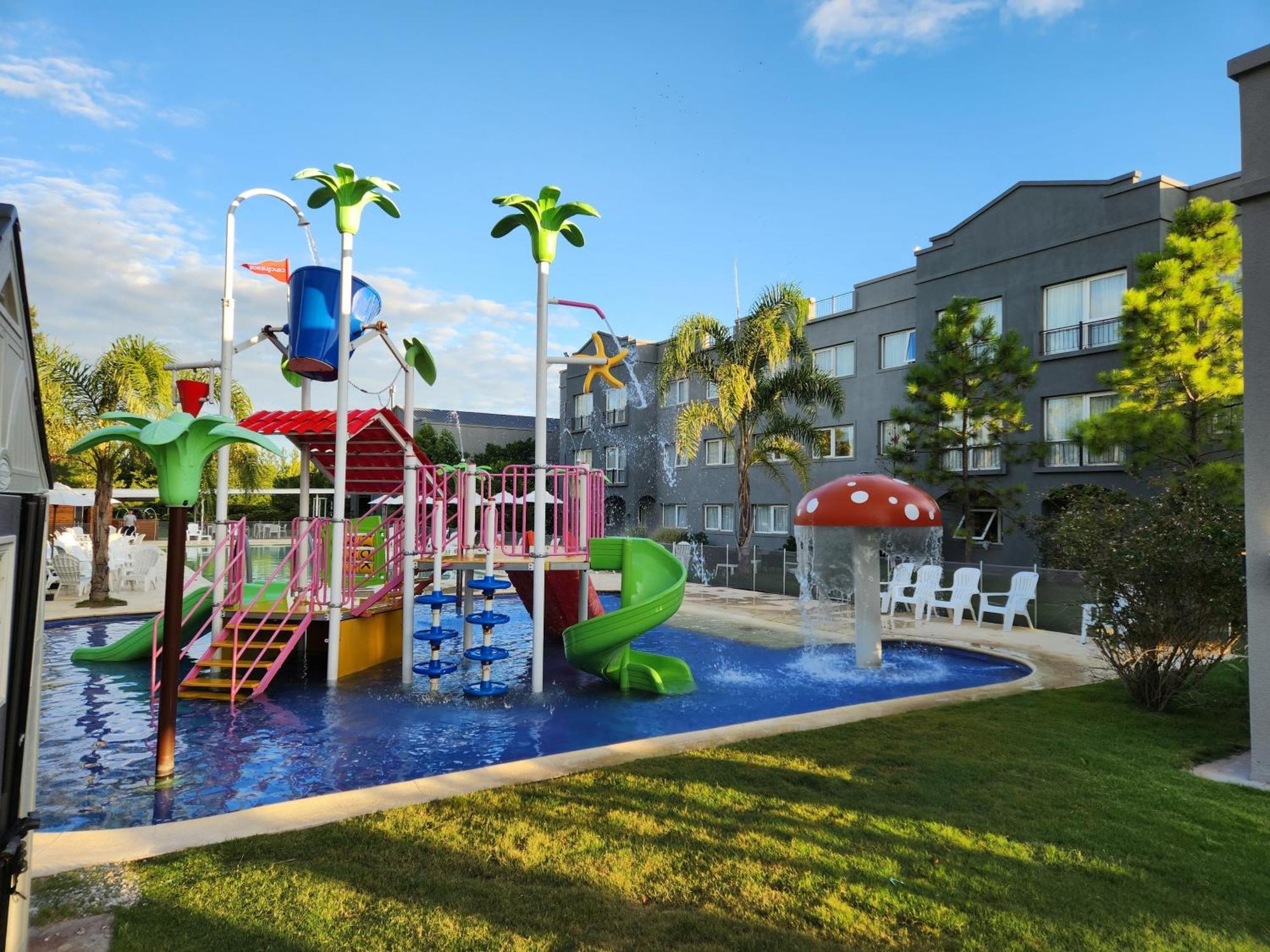 Howard Johnson Hotel & Resort Funes Exterior photo