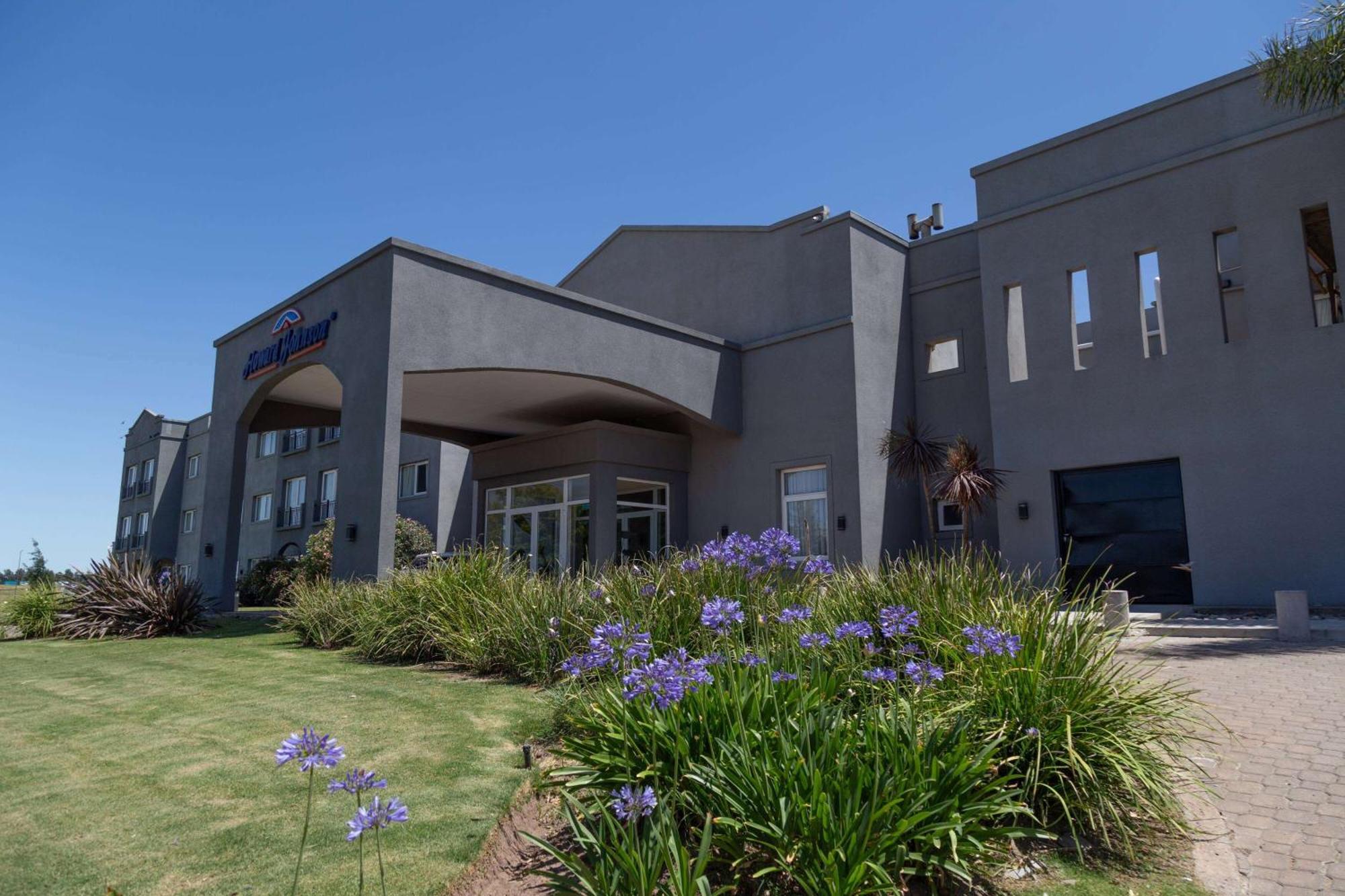 Howard Johnson Hotel & Resort Funes Exterior photo
